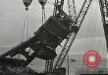 Standbild versunkene USS Arizona Pearl Harbor Hawaii USA, 1942, aus Sekunde 8 historischem Filmmaterial Videoclip 65675061859