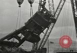 Standbild versunkene USS Arizona Pearl Harbor Hawaii USA, 1942, aus Sekunde 10 historischem Filmmaterial Videoclip 65675061859