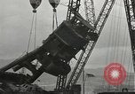 Standbild versunkene USS Arizona Pearl Harbor Hawaii USA, 1942, aus Sekunde 11 historischem Filmmaterial Videoclip 65675061859