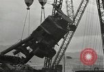 Standbild versunkene USS Arizona Pearl Harbor Hawaii USA, 1942, aus Sekunde 14 historischem Filmmaterial Videoclip 65675061859