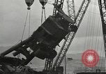 Standbild versunkene USS Arizona Pearl Harbor Hawaii USA, 1942, aus Sekunde 15 historischem Filmmaterial Videoclip 65675061859