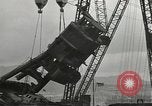 Standbild versunkene USS Arizona Pearl Harbor Hawaii USA, 1942, aus Sekunde 17 historischem Filmmaterial Videoclip 65675061859