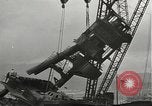 Standbild versunkene USS Arizona Pearl Harbor Hawaii USA, 1942, aus Sekunde 19 historischem Filmmaterial Videoclip 65675061859