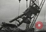 Standbild versunkene USS Arizona Pearl Harbor Hawaii USA, 1942, aus Sekunde 20 historischem Filmmaterial Videoclip 65675061859