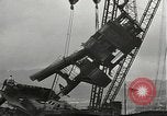 Standbild versunkene USS Arizona Pearl Harbor Hawaii USA, 1942, aus Sekunde 28 historischem Filmmaterial Videoclip 65675061859