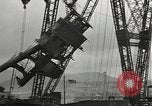 Standbild versunkene USS Arizona Pearl Harbor Hawaii USA, 1942, aus Sekunde 35 historischem Filmmaterial Videoclip 65675061859