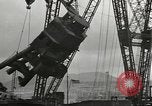 Standbild versunkene USS Arizona Pearl Harbor Hawaii USA, 1942, aus Sekunde 39 historischem Filmmaterial Videoclip 65675061859