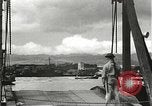 Standbild zivilen Arbeitskräfte Pearl Harbor Hawaii USA, 1942, aus Sekunde 1 historischem Filmmaterial Videoclip 65675061861