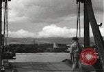 Standbild zivilen Arbeitskräfte Pearl Harbor Hawaii USA, 1942, aus Sekunde 6 historischem Filmmaterial Videoclip 65675061861