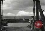 Standbild zivilen Arbeitskräfte Pearl Harbor Hawaii USA, 1942, aus Sekunde 8 historischem Filmmaterial Videoclip 65675061861