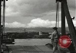 Standbild zivilen Arbeitskräfte Pearl Harbor Hawaii USA, 1942, aus Sekunde 10 historischem Filmmaterial Videoclip 65675061861