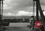 Standbild zivilen Arbeitskräfte Pearl Harbor Hawaii USA, 1942, aus Sekunde 12 historischem Filmmaterial Videoclip 65675061861
