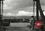Standbild zivilen Arbeitskräfte Pearl Harbor Hawaii USA, 1942, aus Sekunde 13 historischem Filmmaterial Videoclip 65675061861