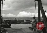 Standbild zivilen Arbeitskräfte Pearl Harbor Hawaii USA, 1942, aus Sekunde 14 historischem Filmmaterial Videoclip 65675061861
