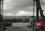 Standbild zivilen Arbeitskräfte Pearl Harbor Hawaii USA, 1942, aus Sekunde 17 historischem Filmmaterial Videoclip 65675061861