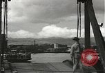 Standbild zivilen Arbeitskräfte Pearl Harbor Hawaii USA, 1942, aus Sekunde 19 historischem Filmmaterial Videoclip 65675061861