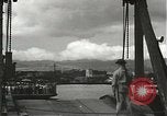 Standbild zivilen Arbeitskräfte Pearl Harbor Hawaii USA, 1942, aus Sekunde 22 historischem Filmmaterial Videoclip 65675061861