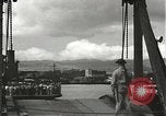 Standbild zivilen Arbeitskräfte Pearl Harbor Hawaii USA, 1942, aus Sekunde 24 historischem Filmmaterial Videoclip 65675061861