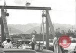 Standbild zivilen Arbeitskräfte Pearl Harbor Hawaii USA, 1942, aus Sekunde 30 historischem Filmmaterial Videoclip 65675061861
