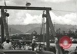 Standbild zivilen Arbeitskräfte Pearl Harbor Hawaii USA, 1942, aus Sekunde 33 historischem Filmmaterial Videoclip 65675061861