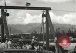 Standbild zivilen Arbeitskräfte Pearl Harbor Hawaii USA, 1942, aus Sekunde 36 historischem Filmmaterial Videoclip 65675061861