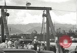 Standbild zivilen Arbeitskräfte Pearl Harbor Hawaii USA, 1942, aus Sekunde 38 historischem Filmmaterial Videoclip 65675061861