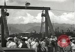 Standbild zivilen Arbeitskräfte Pearl Harbor Hawaii USA, 1942, aus Sekunde 44 historischem Filmmaterial Videoclip 65675061861
