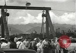 Standbild zivilen Arbeitskräfte Pearl Harbor Hawaii USA, 1942, aus Sekunde 45 historischem Filmmaterial Videoclip 65675061861
