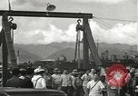 Standbild zivilen Arbeitskräfte Pearl Harbor Hawaii USA, 1942, aus Sekunde 48 historischem Filmmaterial Videoclip 65675061861