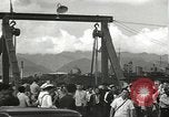 Standbild zivilen Arbeitskräfte Pearl Harbor Hawaii USA, 1942, aus Sekunde 49 historischem Filmmaterial Videoclip 65675061861