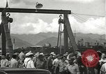 Standbild zivilen Arbeitskräfte Pearl Harbor Hawaii USA, 1942, aus Sekunde 52 historischem Filmmaterial Videoclip 65675061861