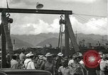 Standbild zivilen Arbeitskräfte Pearl Harbor Hawaii USA, 1942, aus Sekunde 53 historischem Filmmaterial Videoclip 65675061861