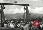 Standbild zivilen Arbeitskräfte Pearl Harbor Hawaii USA, 1942, aus Sekunde 56 historischem Filmmaterial Videoclip 65675061861