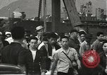Standbild zivilen Arbeitskräfte Pearl Harbor Hawaii USA, 1942, aus Sekunde 59 historischem Filmmaterial Videoclip 65675061861
