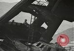Standbild Arbeitnehmer entfernen Fockmast der USS Arizona Pearl Harbor Hawaii USA, 1942, aus Sekunde 14 historischem Filmmaterial Videoclip 65675061864
