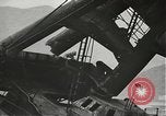 Standbild Arbeitnehmer entfernen Fockmast der USS Arizona Pearl Harbor Hawaii USA, 1942, aus Sekunde 30 historischem Filmmaterial Videoclip 65675061864