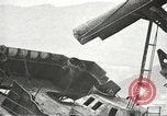 Standbild Arbeitnehmer entfernen Fockmast der USS Arizona Pearl Harbor Hawaii USA, 1942, aus Sekunde 42 historischem Filmmaterial Videoclip 65675061864