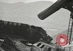 Standbild Arbeitnehmer entfernen Fockmast der USS Arizona Pearl Harbor Hawaii USA, 1942, aus Sekunde 48 historischem Filmmaterial Videoclip 65675061864