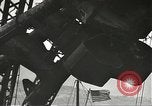 Standbild Arbeitnehmer entfernen Fockmast der USS Arizona Pearl Harbor Hawaii USA, 1942, aus Sekunde 59 historischem Filmmaterial Videoclip 65675061864