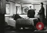 Standbild japanischen Familien bewältigen News von verlorenen Lieben in Zweiten Weltkrieg Japan, 1942, aus Sekunde 1 historischem Filmmaterial Videoclip 65675061873