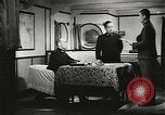 Standbild japanischen Familien bewältigen News von verlorenen Lieben in Zweiten Weltkrieg Japan, 1942, aus Sekunde 4 historischem Filmmaterial Videoclip 65675061873