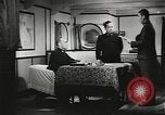 Standbild japanischen Familien bewältigen News von verlorenen Lieben in Zweiten Weltkrieg Japan, 1942, aus Sekunde 7 historischem Filmmaterial Videoclip 65675061873