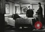 Standbild japanischen Familien bewältigen News von verlorenen Lieben in Zweiten Weltkrieg Japan, 1942, aus Sekunde 8 historischem Filmmaterial Videoclip 65675061873