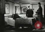 Standbild japanischen Familien bewältigen News von verlorenen Lieben in Zweiten Weltkrieg Japan, 1942, aus Sekunde 9 historischem Filmmaterial Videoclip 65675061873