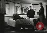 Standbild japanischen Familien bewältigen News von verlorenen Lieben in Zweiten Weltkrieg Japan, 1942, aus Sekunde 10 historischem Filmmaterial Videoclip 65675061873