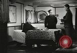 Standbild japanischen Familien bewältigen News von verlorenen Lieben in Zweiten Weltkrieg Japan, 1942, aus Sekunde 11 historischem Filmmaterial Videoclip 65675061873