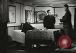 Standbild japanischen Familien bewältigen News von verlorenen Lieben in Zweiten Weltkrieg Japan, 1942, aus Sekunde 13 historischem Filmmaterial Videoclip 65675061873