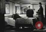 Standbild japanischen Familien bewältigen News von verlorenen Lieben in Zweiten Weltkrieg Japan, 1942, aus Sekunde 17 historischem Filmmaterial Videoclip 65675061873