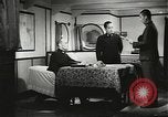 Standbild japanischen Familien bewältigen News von verlorenen Lieben in Zweiten Weltkrieg Japan, 1942, aus Sekunde 20 historischem Filmmaterial Videoclip 65675061873