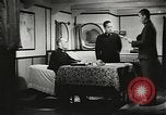 Standbild japanischen Familien bewältigen News von verlorenen Lieben in Zweiten Weltkrieg Japan, 1942, aus Sekunde 24 historischem Filmmaterial Videoclip 65675061873